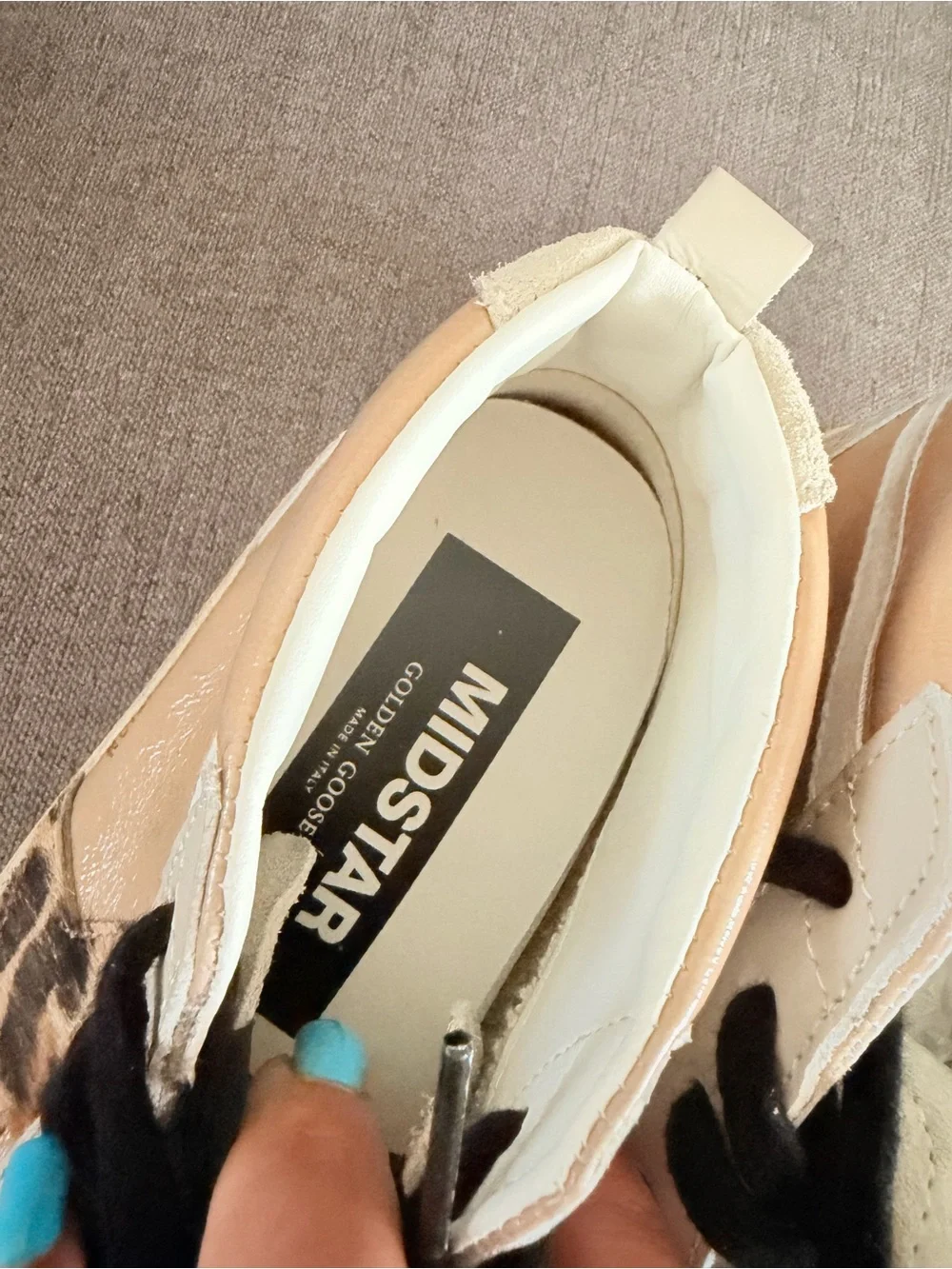 Golden Goose Women's mid-Top Sneakers in beige with Black Laces